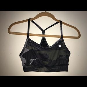 Tapout size small bra